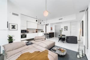 100 South Pointe Dr, Miami Beach, FL 33139, Sold 02/04/22