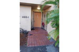 1684 NE 5th St, Homestead, FL 33033, Sold 02/07/22