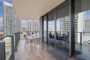 88 SW 7th St, Miami, FL 33130, Sold 05/17/22
