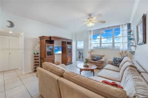 800 West Ave PH 31, Miami Beach, FL 33139, Sold 03/28/22