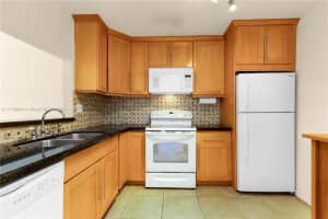11275 SW 88th St k204, Miami, FL 33173, Sold 02/14/22