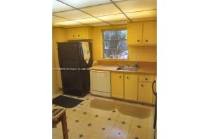 4805 NW 7th St, Miami, FL 33126, Sold 01/21/22