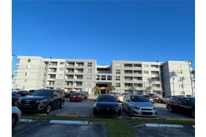 8201 NW 8th St, Miami, FL 33126, Sold 02/04/22