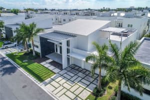 8256 NW 34th St, Doral, FL 33122, Sold 06/20/22