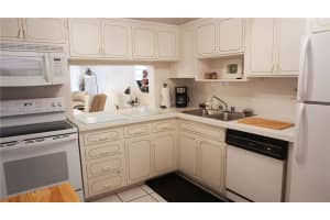 215 SE 3rd Ave, Hallandale Beach, FL 33009, Sold 02/15/22
