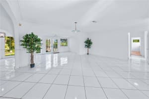 745 S Shore Dr, Miami Beach, FL 33141, Sold 04/29/22