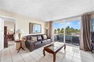 465 Ocean Dr, Miami Beach, FL 33139, Sold 02/25/22
