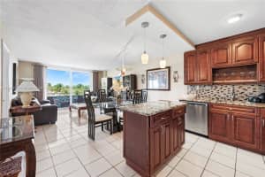 465 Ocean Dr, Miami Beach, FL 33139, Sold 02/25/22