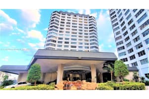 801 Brickell Bay Dr, Miami, FL 33131, Sold 02/28/22