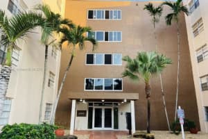 6940 NW 186th St, Hialeah, FL 33015, Sold 04/20/22