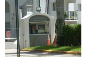 496 NW 165th St, Miami, FL 33169, Sold 02/17/22