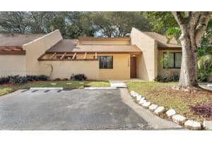 1620 NW 98th Terrace, Pembroke Pines, FL 33024, Sold 02/24/22