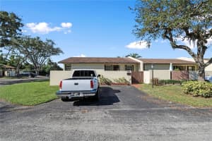 13766 Kendale Lakes Dr, Miami, FL 33183, Sold 02/24/22