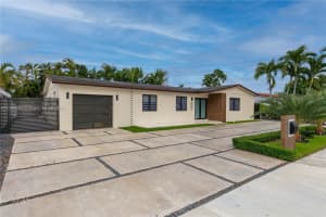 8541 NW 178th St, Hialeah, FL 33015, Sold 02/10/22