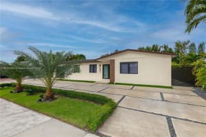 8541 NW 178th St, Hialeah, FL 33015, Sold 02/10/22