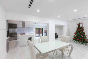 8541 NW 178th St, Hialeah, FL 33015, Sold 02/10/22