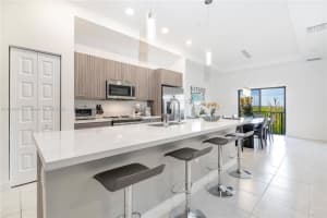8055 NW 104th Ave, Doral, FL 33178, Sold 03/30/22
