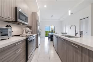 8055 NW 104th Ave, Doral, FL 33178, Sold 03/30/22