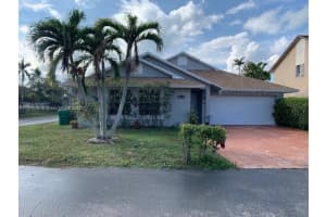 18640 NW 77th Ct, Hialeah, FL 33015, Sold 04/15/22