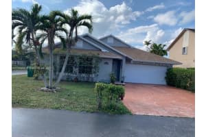 18640 NW 77th Ct, Hialeah, FL 33015, Sold 04/15/22