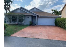 18640 NW 77th Ct, Hialeah, FL 33015, Sold 04/15/22