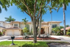 8320 NW 157th Terrace, Hialeah, FL 33016, Sold 03/29/22