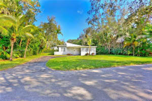 7895 SW 52nd Ct, Miami, FL 33143, Sold 03/23/22
