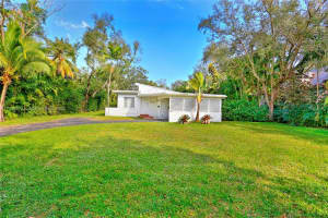 7895 SW 52nd Ct, Miami, FL 33143, Sold 03/23/22