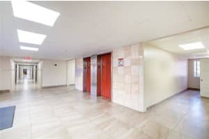 6960 NW 186th St, Hialeah, FL 33015, Sold 08/25/22
