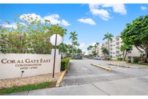 6960 NW 186th St, Hialeah, FL 33015, Sold 08/25/22