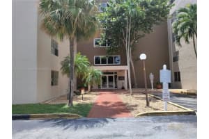 6930 NW 186th St, Hialeah, FL 33015, Sold 06/10/22