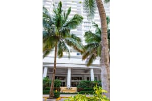 100 Lincoln Rd, Miami Beach, FL 33139, Sold 07/07/22