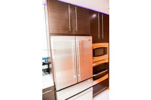 100 Lincoln Rd, Miami Beach, FL 33139, Sold 07/07/22