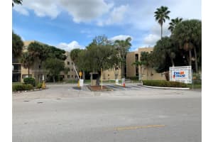 8635 NW 8th St, Miami, FL 33126, Sold 02/11/22