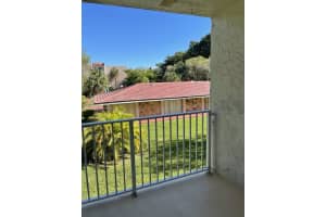 8511 NW 8th St, Miami, FL 33126, Sold 03/18/22