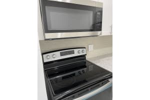8511 NW 8th St, Miami, FL 33126, Sold 03/18/22