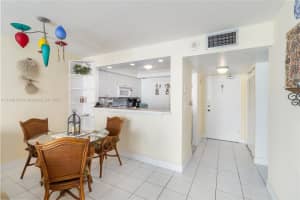 345 Ocean Dr, Miami Beach, FL 33139, Sold 04/06/22