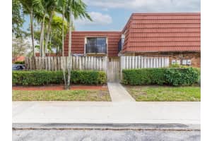 9956 NW 6th Pl, Plantation, FL 33324, Sold 02/25/22