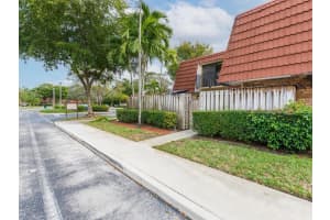 9956 NW 6th Pl, Plantation, FL 33324, Sold 02/25/22