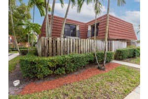 9956 NW 6th Pl, Plantation, FL 33324, Sold 02/25/22