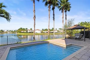 8800 NW 98th Ct, Doral, FL 33178, Sold 04/07/22