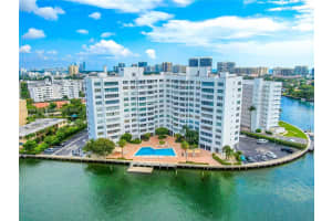 9102 W Bay Harbor Dr, Bay Harbor Islands, FL 33154, Sold 01/27/22