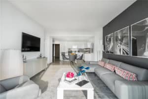 88 SW 7th St, Miami, FL 33130, Sold 03/14/22