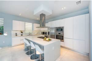 10135 NW 77th St, Doral, FL 33178, Sold 06/03/22