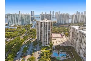 18181 NE 31st Ct, Aventura, FL 33160, Sold 03/21/22
