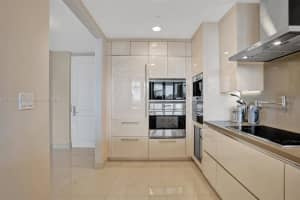 17475 Collins Ave, Sunny Isles Beach, FL 33160, Sold 03/21/22