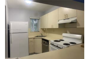 2730 W 76th St APT 204, Hialeah, FL 33016, Sold 04/07/22