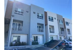 2535 NE 193rd St, Miami, FL 33180, Sold 04/12/22