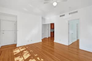 935 10th St, Miami Beach, FL 33139, Sold 03/11/22