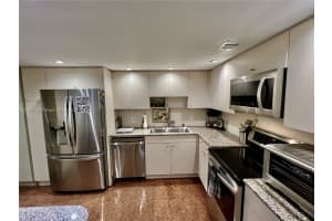 2 Grove Isle Dr B1603, Miami, FL 33133, Sold 03/02/22